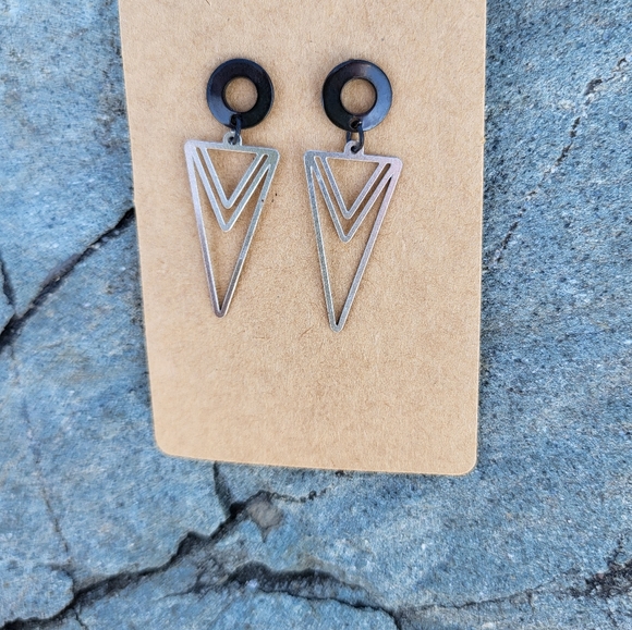 New stainless steel earrings - Picture 1 of 3